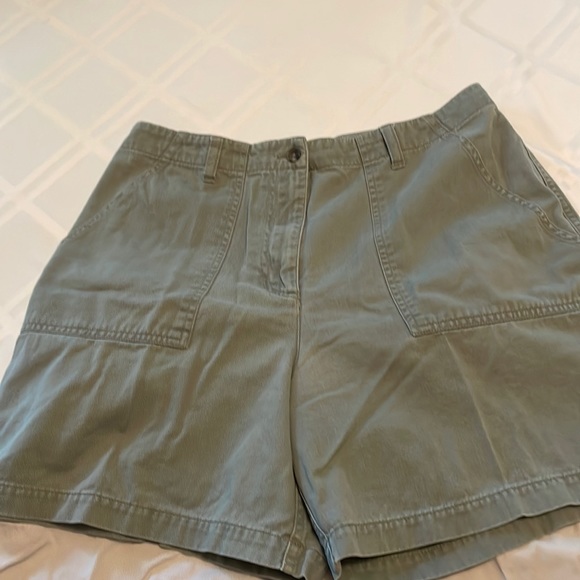 4 pocket Jones New York shorts size 10 - Picture 1 of 2